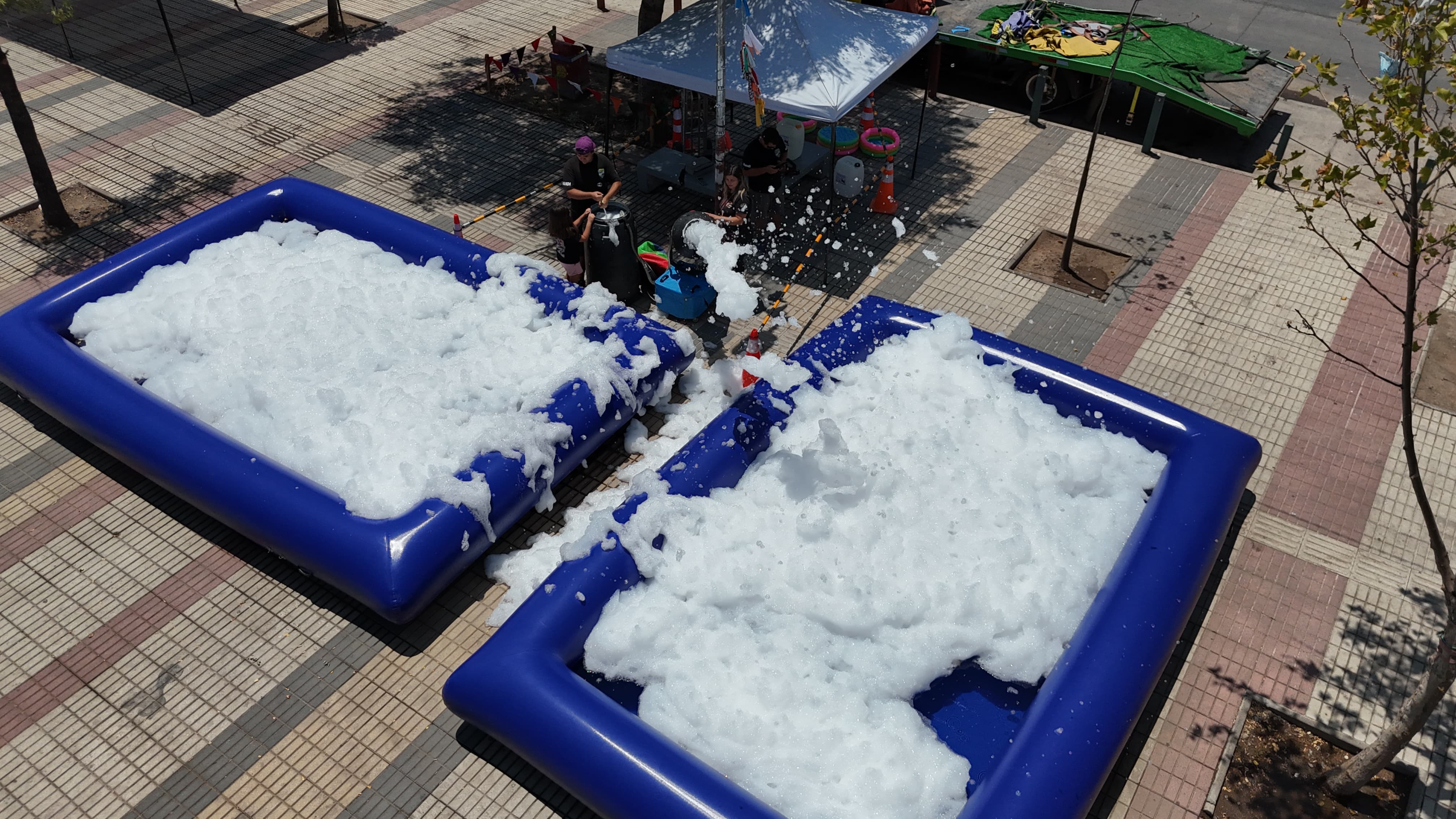 Fiesta de Espuma 500 Litros más Piscina Inflable Mandi Eventos