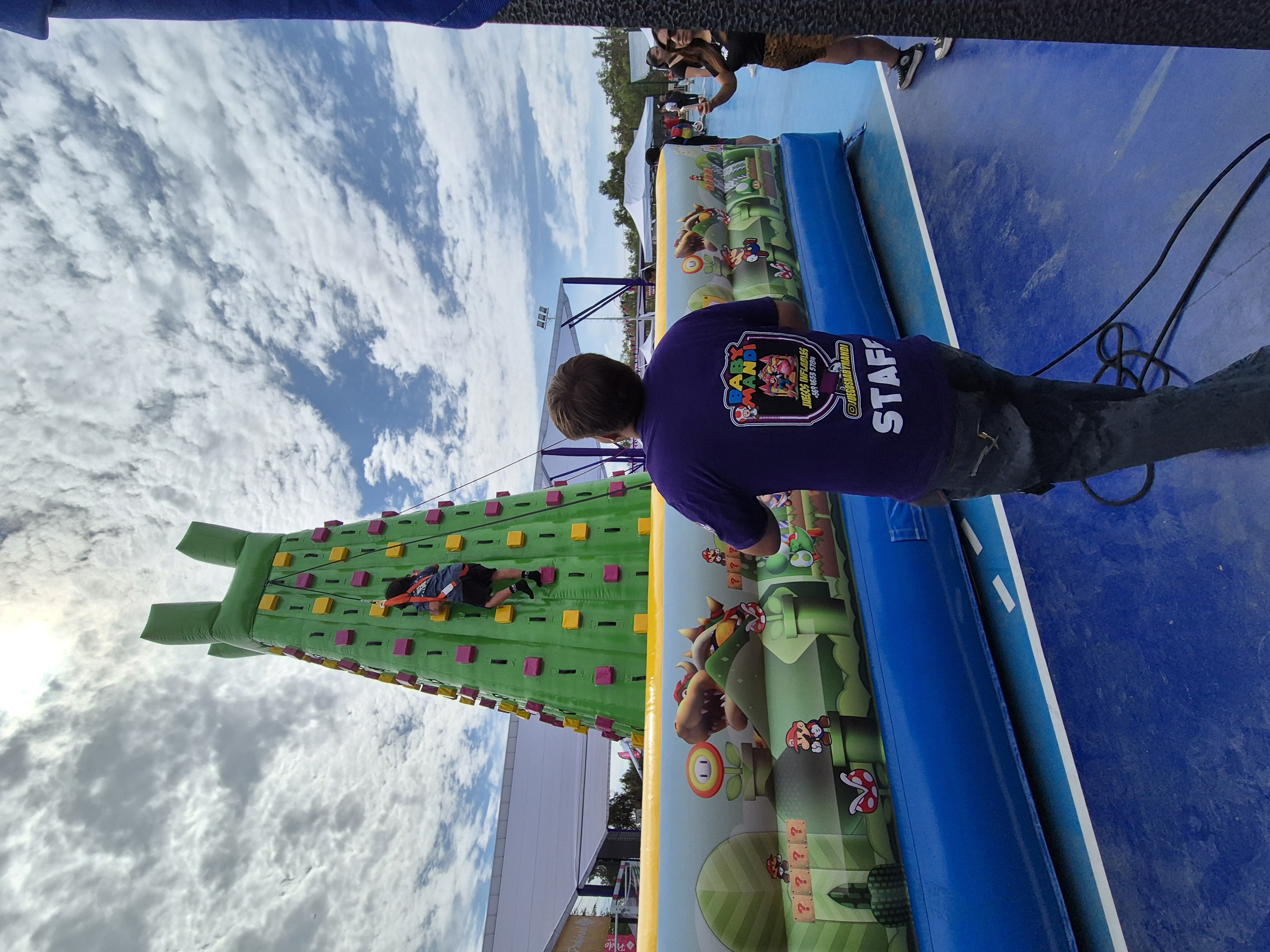 Muro de escalada inflable
